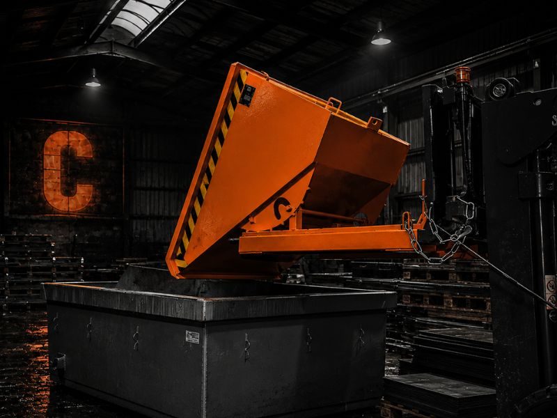 Bauer EXPO600 vippecontainer i orange - nyt udstyr til truck og minigraver hos Centrum Gruppen Horsens