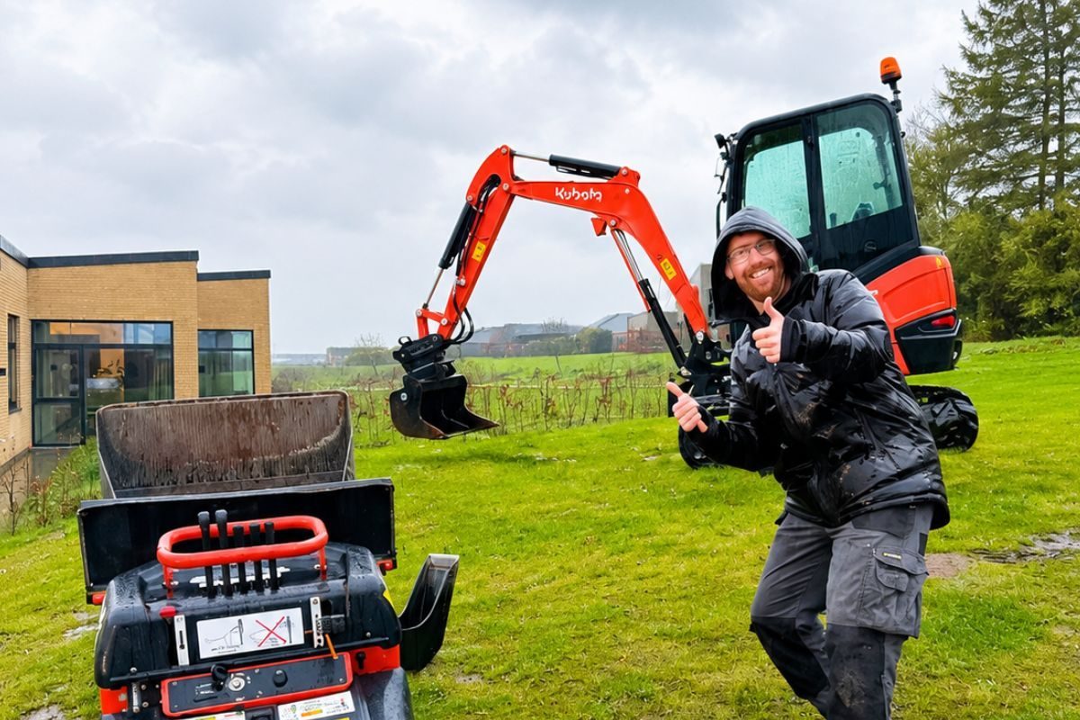 Lej minigraver i Horsens – Kubota minigraver fra Centrum Gruppen klar til arbejde med motorbøre